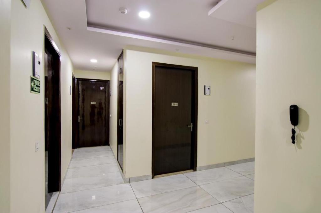 Hotel De Hocks Deluxe - New Delhi Railway Station Exterior foto
