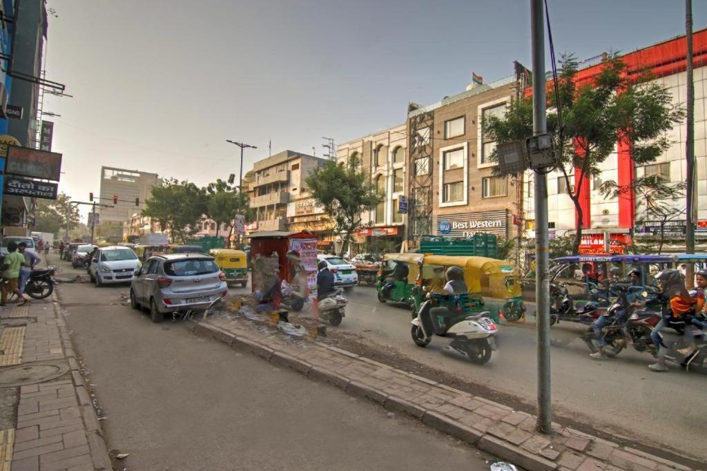 Hotel De Hocks Deluxe - New Delhi Railway Station Exterior foto