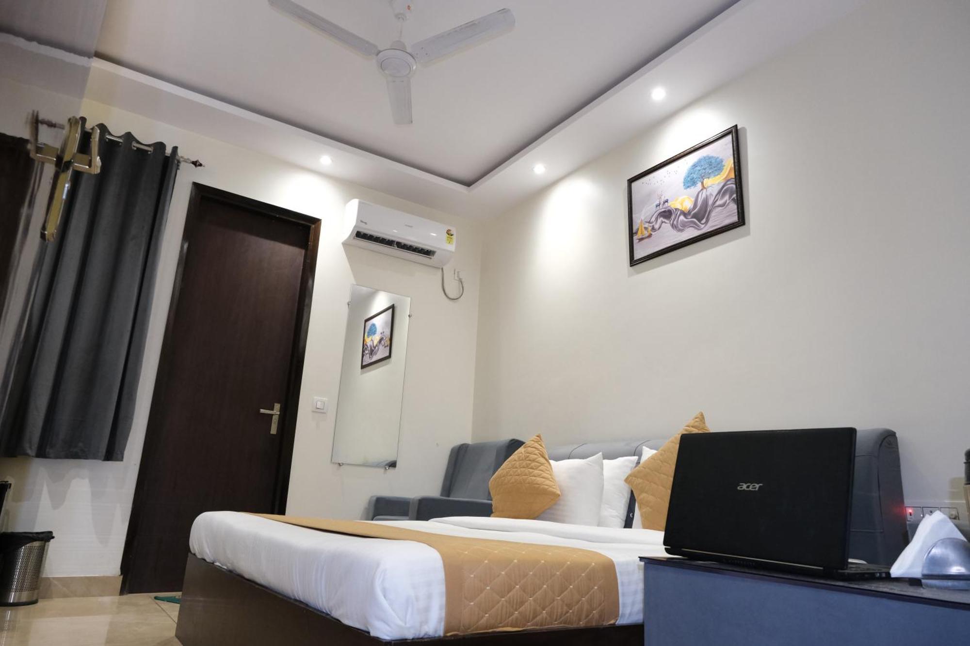 Hotel De Hocks Deluxe - New Delhi Railway Station Exterior foto