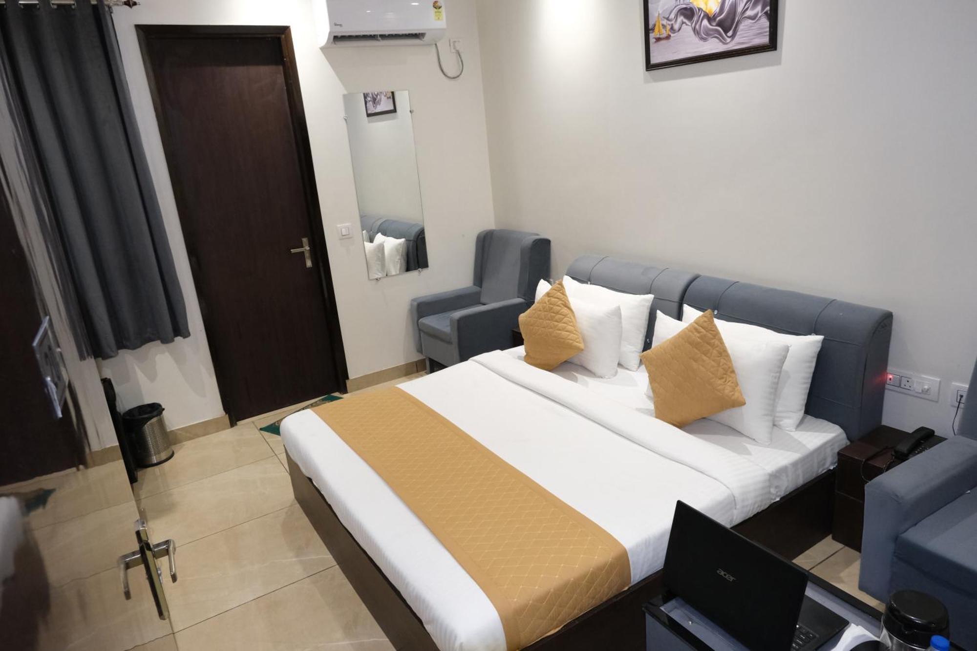 Hotel De Hocks Deluxe - New Delhi Railway Station Exterior foto
