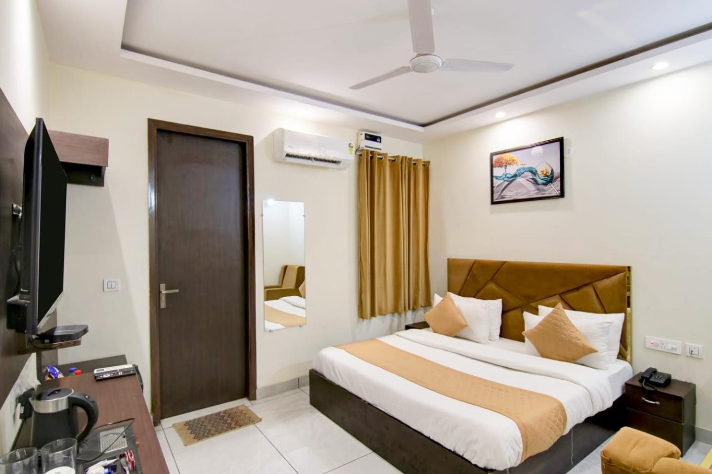 Hotel De Hocks Deluxe - New Delhi Railway Station Exterior foto