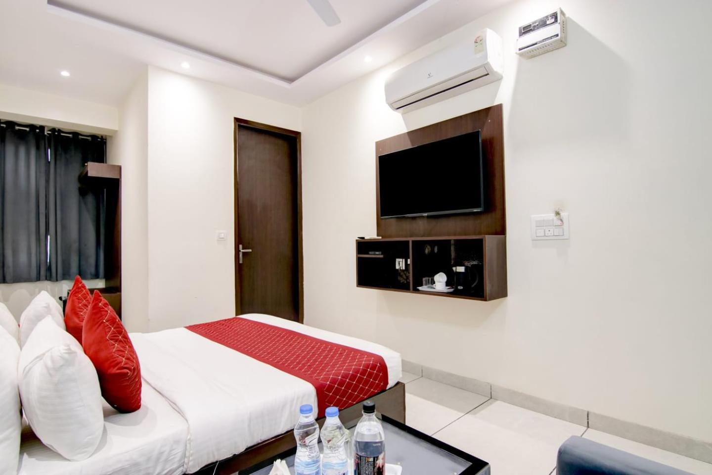 Hotel De Hocks Deluxe - New Delhi Railway Station Exterior foto