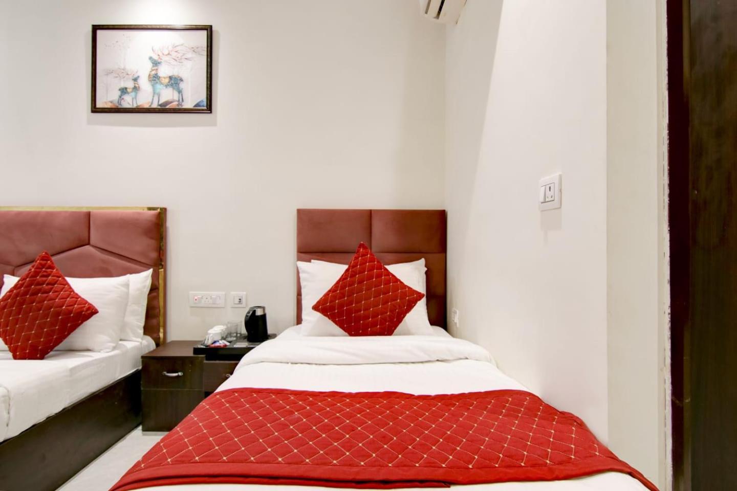 Hotel De Hocks Deluxe - New Delhi Railway Station Exterior foto
