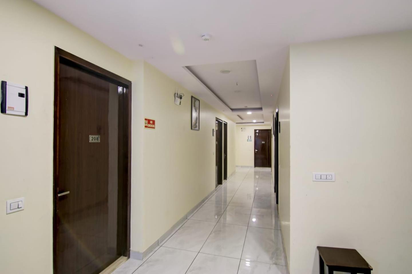 Hotel De Hocks Deluxe - New Delhi Railway Station Exterior foto